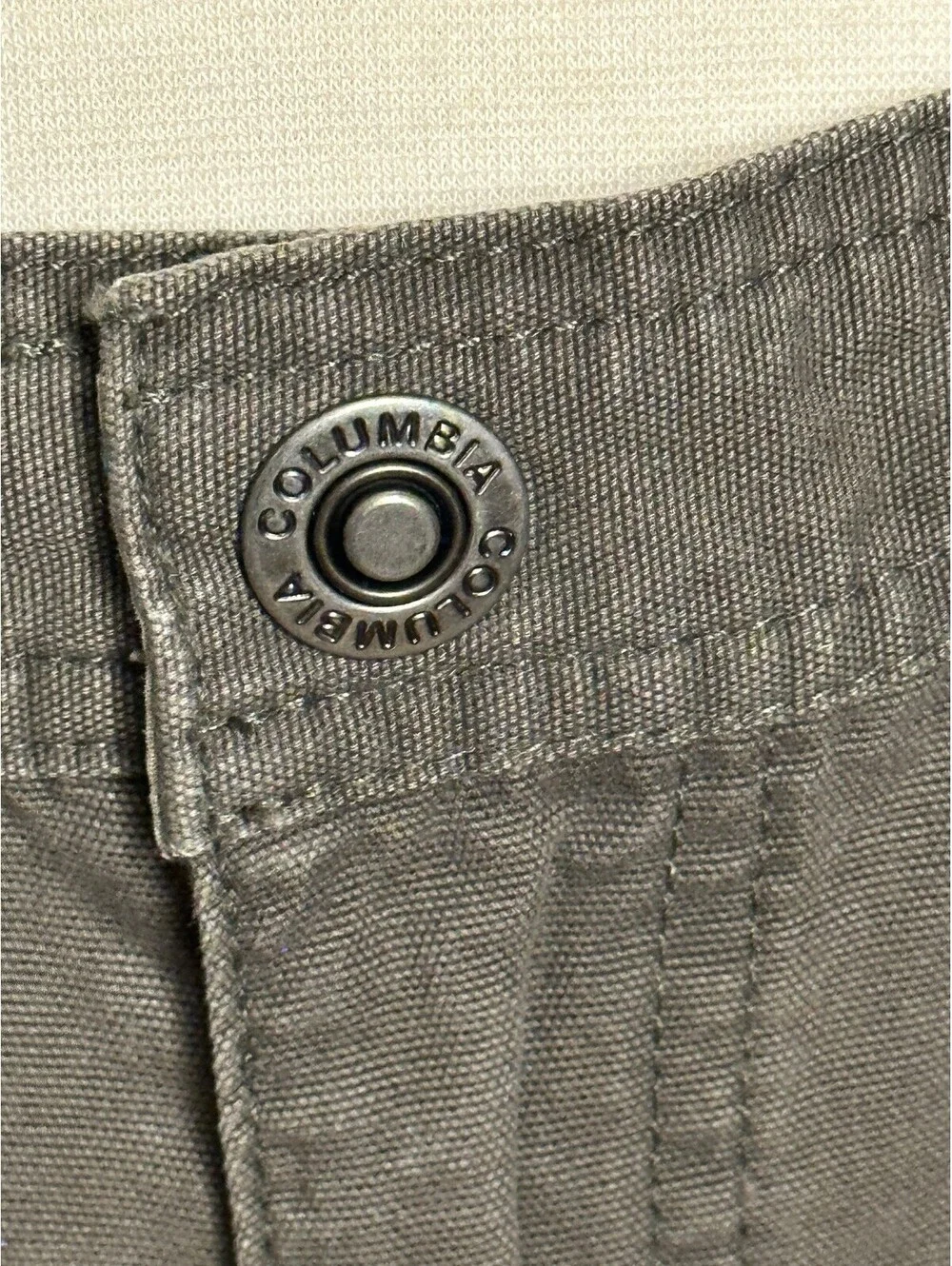 Columbia Omni-Shield khaki-grey cotton utility cargo shorts Size 40 gorpcore